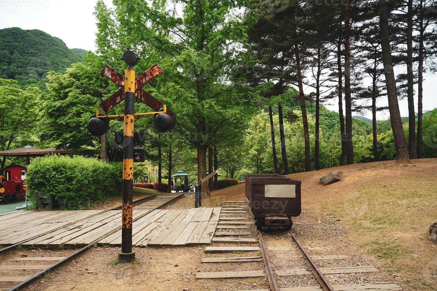 cenário de trilha de trem no parque anyang foto