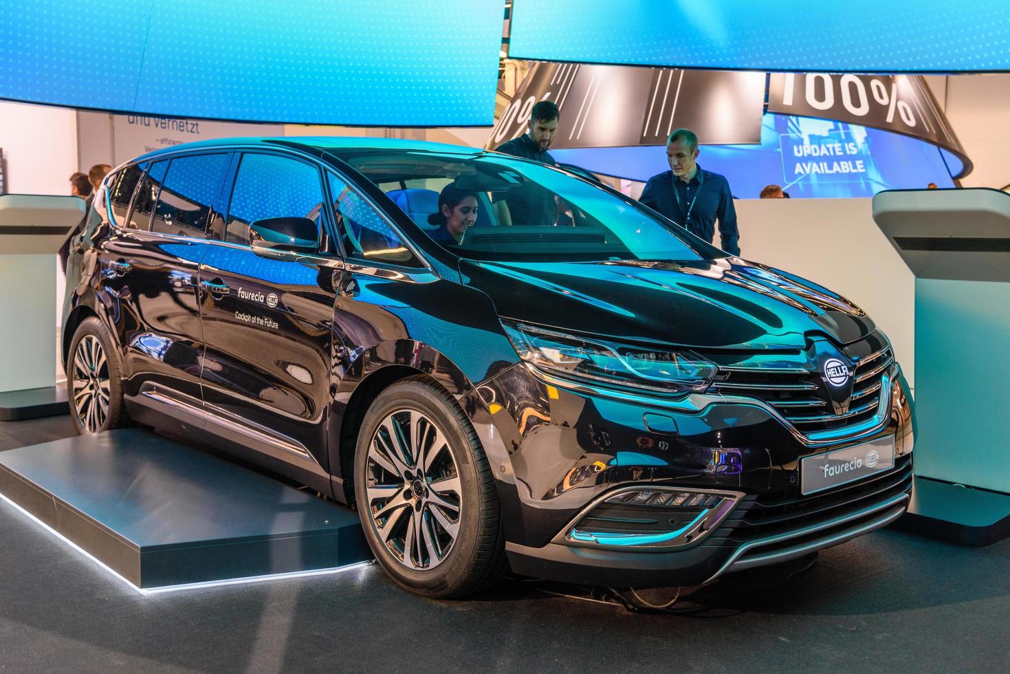 frankfurt, alemanha - setembro de 2019 preto renault espace v faurecia hella minivan de carro elétrico, iaa international motor show auto exhibtion foto