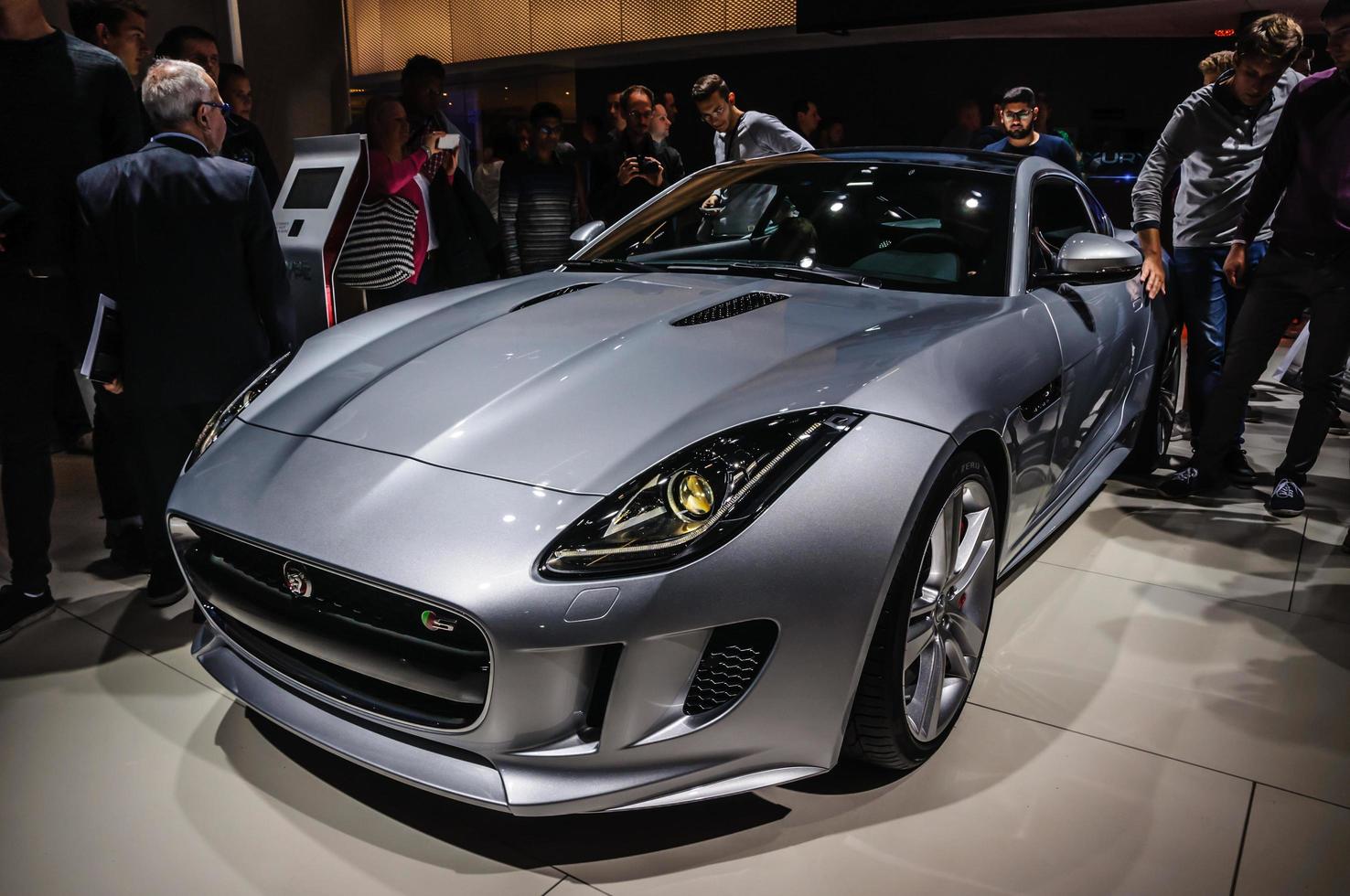 frankfurt - setembro de 2015 f-type s apresentado na iaa international m foto