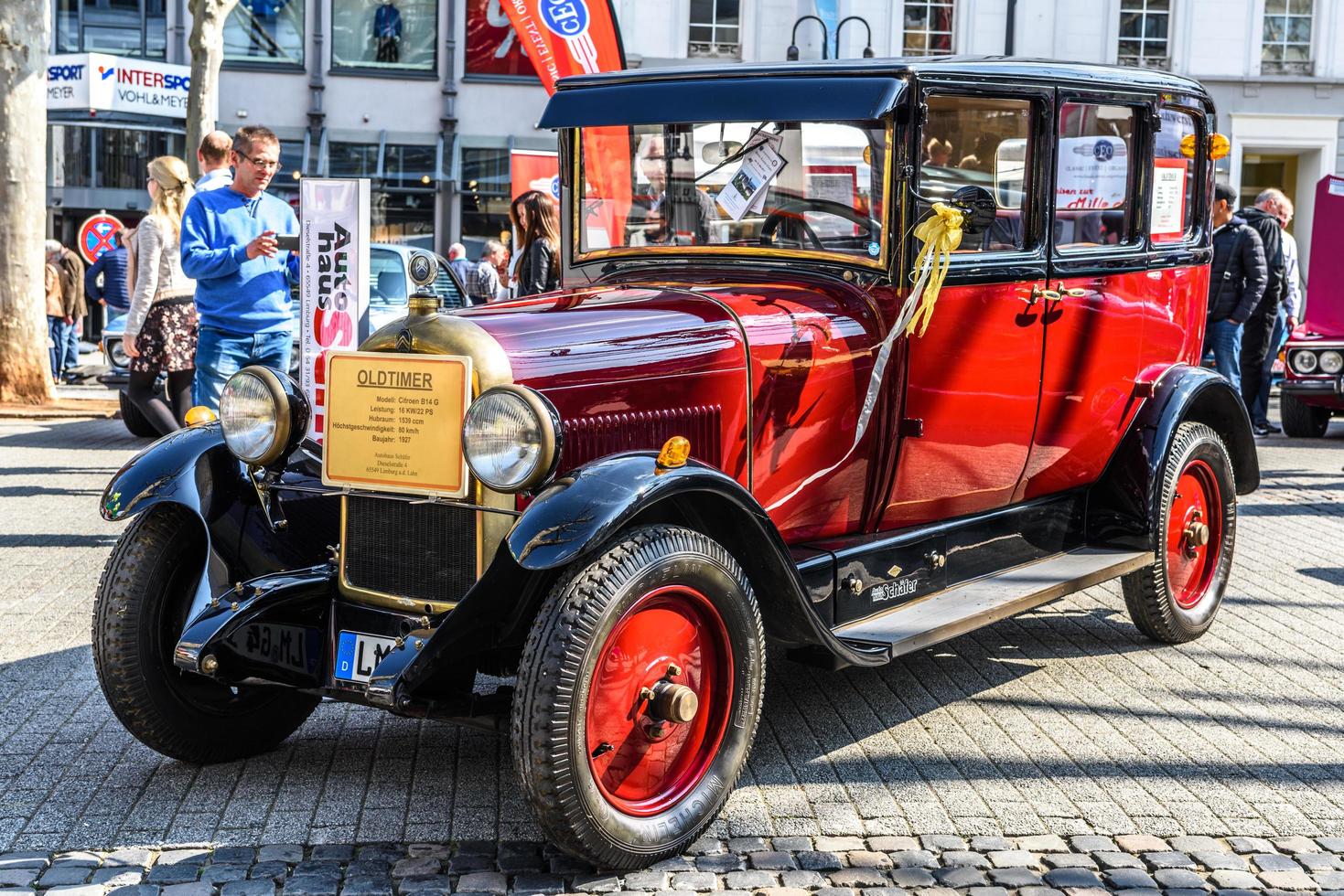 alemanha, limburg - abril de 2017 red citroen b14 g 1927 em limburg an der lahn, hesse, alemanha foto