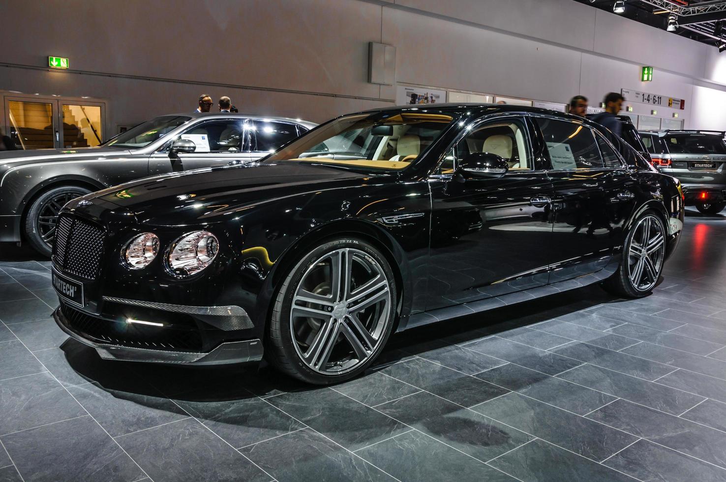 frankfurt - setembro de 2015 bentley fly spur startech apresentado na foto