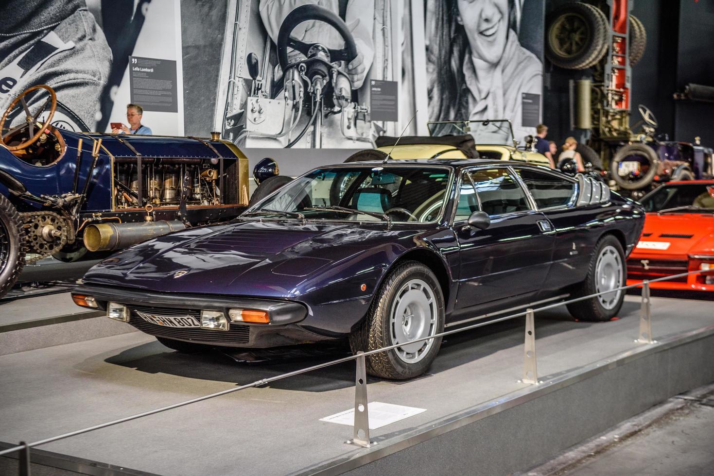 sinheim, alemanha - mai 2022 violeta roxo lamborghini urraco p300 carro esportivo foto