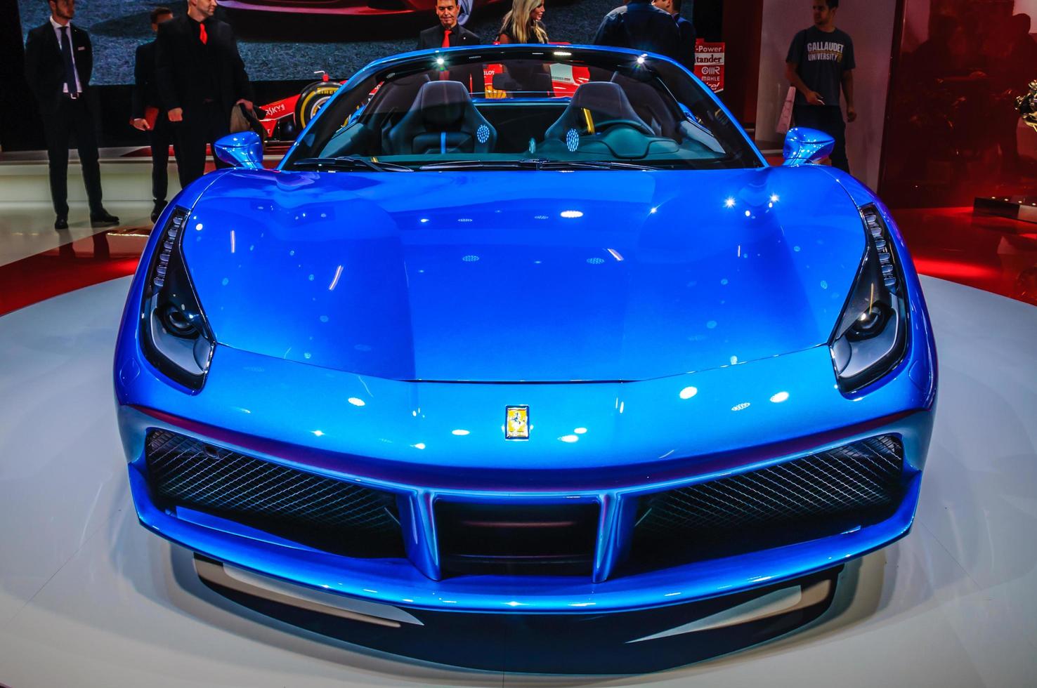 frankfurt - setembro de 2015 ferrari 488 spider apresentado na iaa inter foto