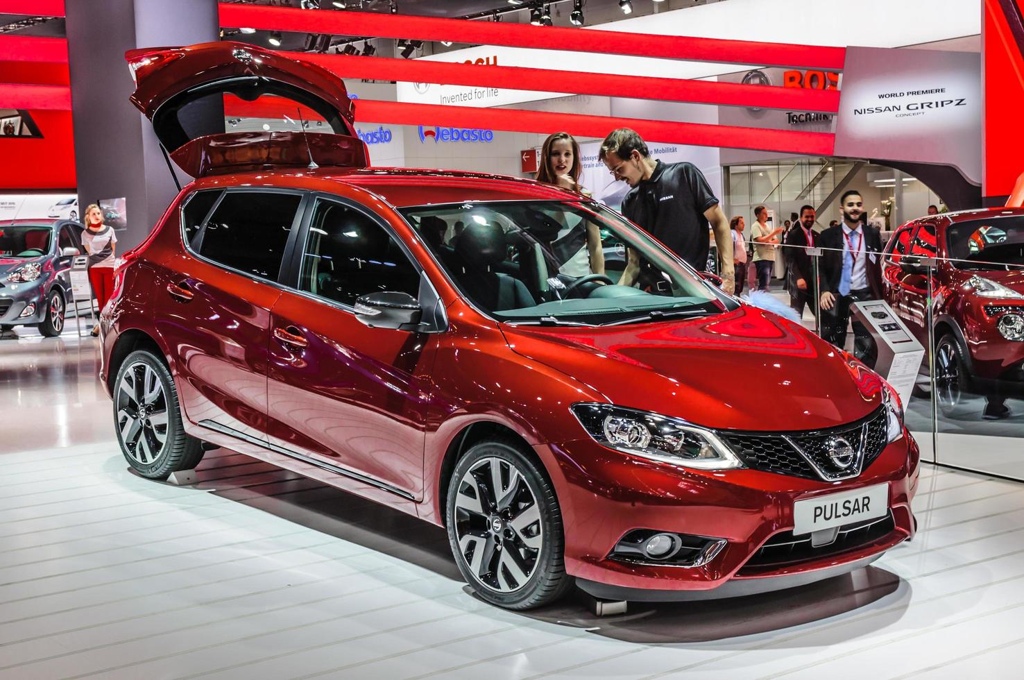 frankfurt - setembro 2015 nissan pulsar apresentado na iaa internatio foto