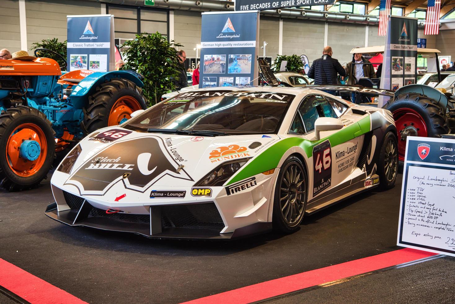 friedrichshafen - maio de 2019 branco verde preto lamborghini super trofeo gallardo 2009 no motorworld classics bodensee em 11 de maio de 2019 em friedrichshafen, alemanha foto