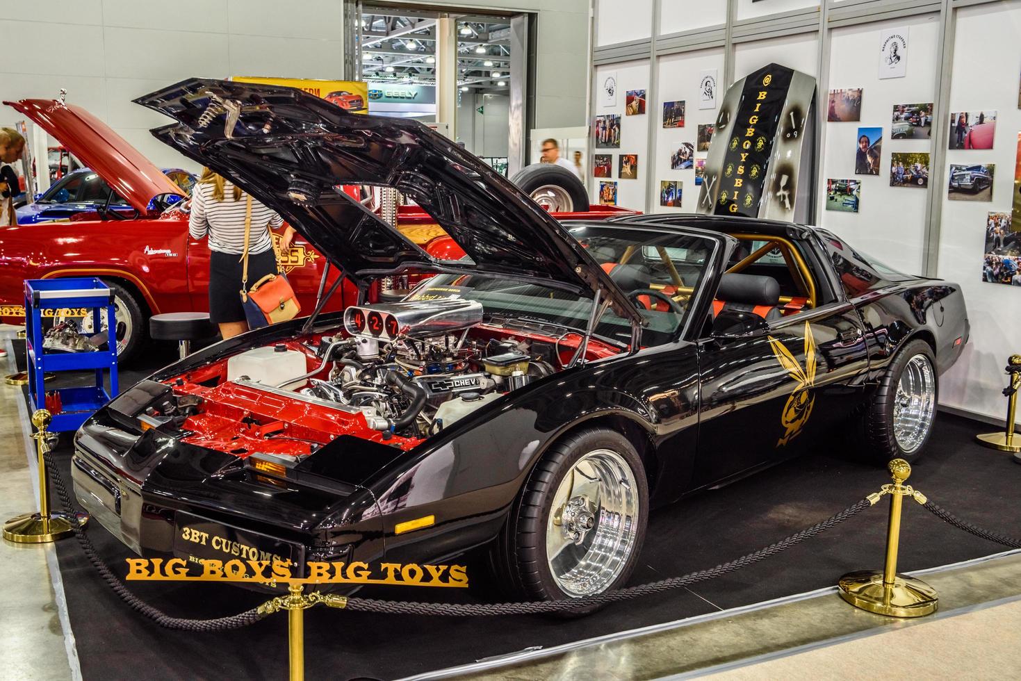 moscou - agosto de 2016 pontiac firebird 1989 apresentado no salão internacional de automóveis mias moscou em 20 de agosto de 2016 em moscou, rússia foto