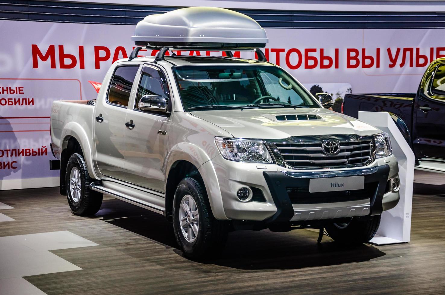 moscou, rússia - agosto de 2012 nissan hilux double cab 6ª geração apresentada como estreia mundial no 16º salão internacional de automóveis mias moscou em 30 de agosto de 2012 em moscou, rússia foto