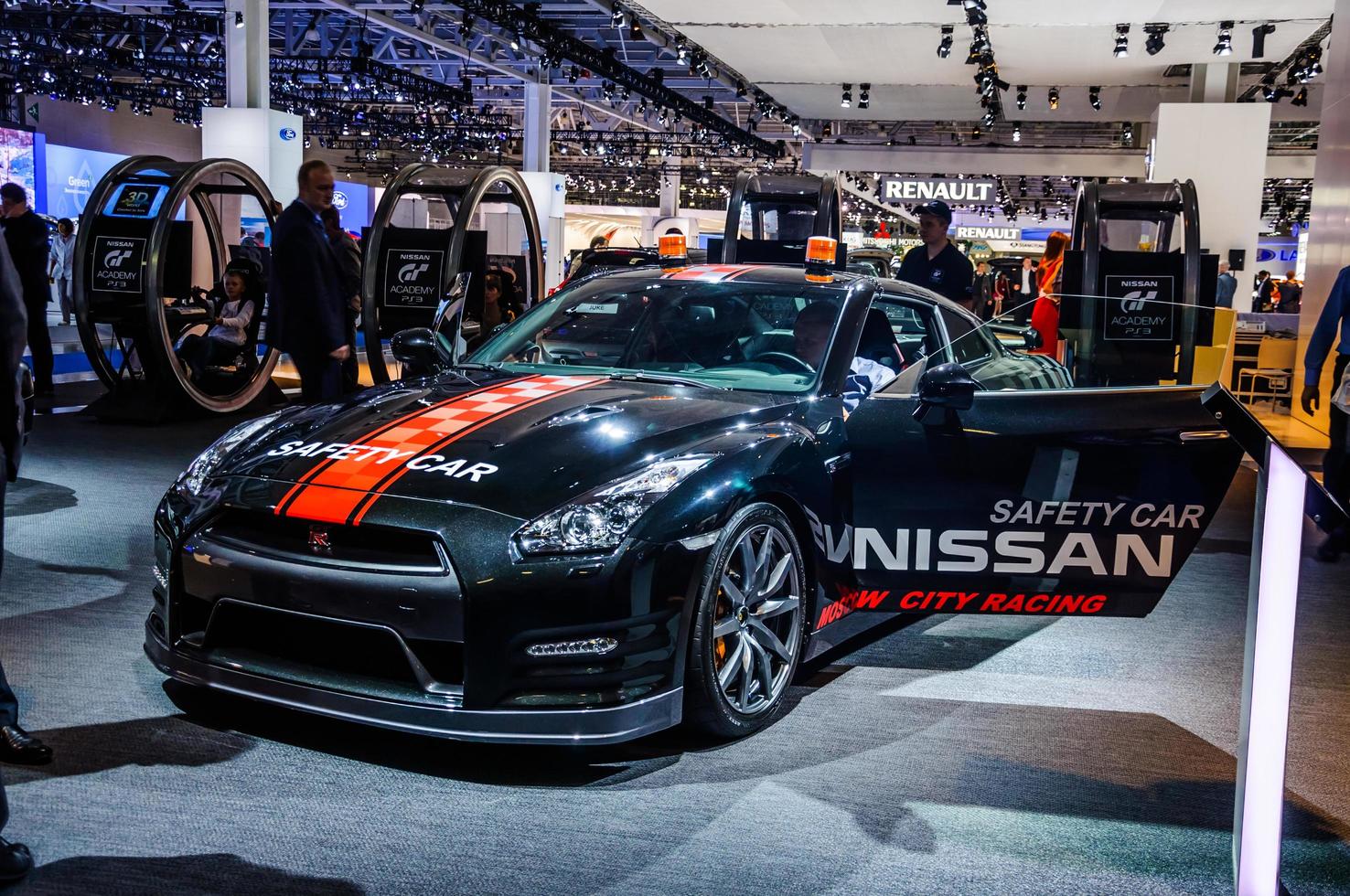 moscou, rússia - agosto de 2012 nissan gt-r r35 safety car apresentado como estreia mundial no 16º salão internacional de automóveis mias moscou em 30 de agosto de 2012 em moscou, rússia foto