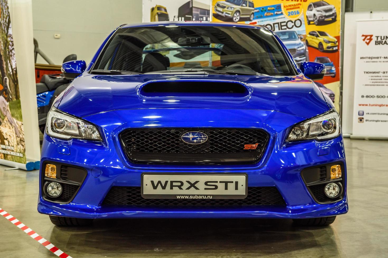 moscou - agosto de 2016 subaru impreza wrx sti apresentado no salão internacional de automóveis mias moscou em 20 de agosto de 2016 em moscou, rússia foto