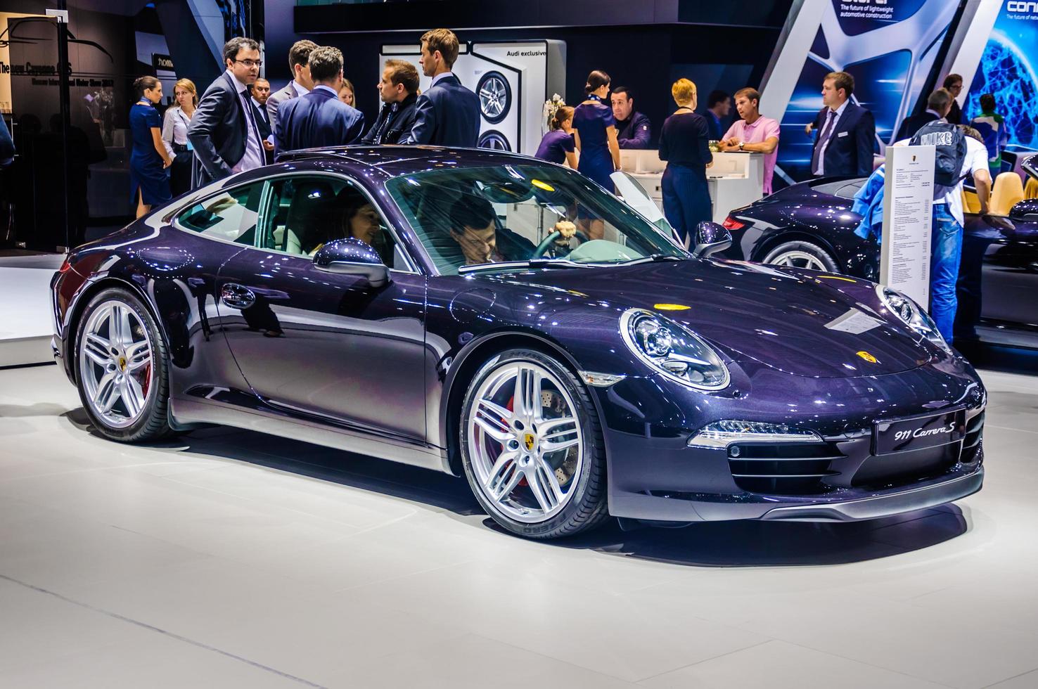 moscou, rússia - agosto de 2012 porsche 911 carrera s coupe 991 apresentado como estreia mundial no 16º salão internacional de automóveis mias moscou em 30 de agosto de 2012 em moscou, rússia foto