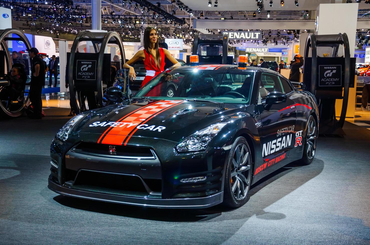 moscou, rússia - agosto de 2012 nissan gt-r r35 safety car apresentado como estreia mundial no 16º salão internacional de automóveis mias moscou em 30 de agosto de 2012 em moscou, rússia foto