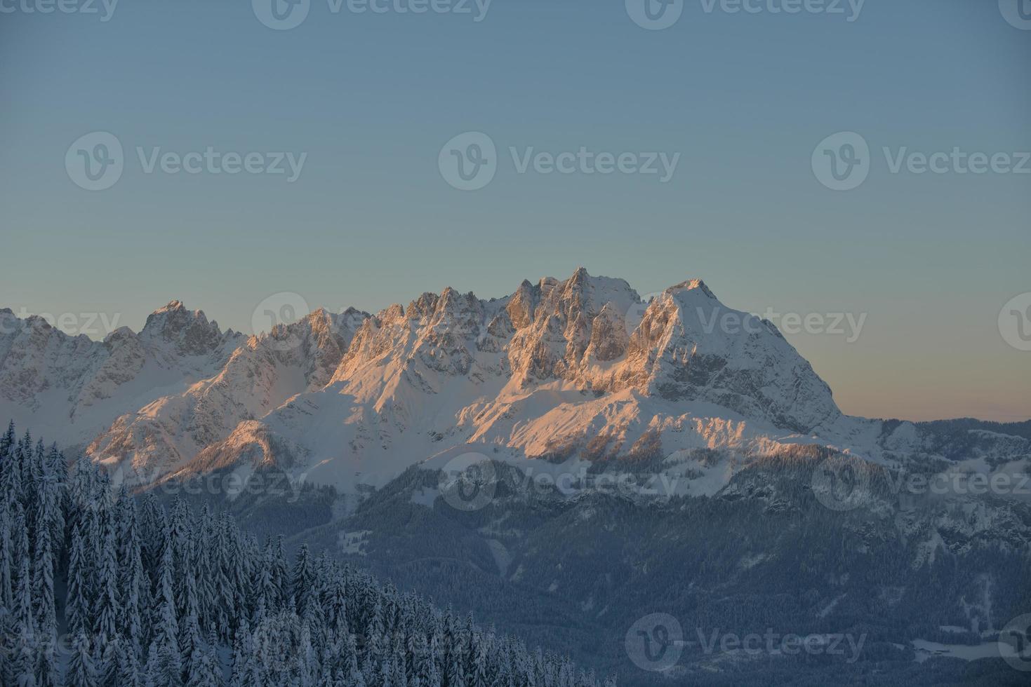 paisagem de inverno montanha foto