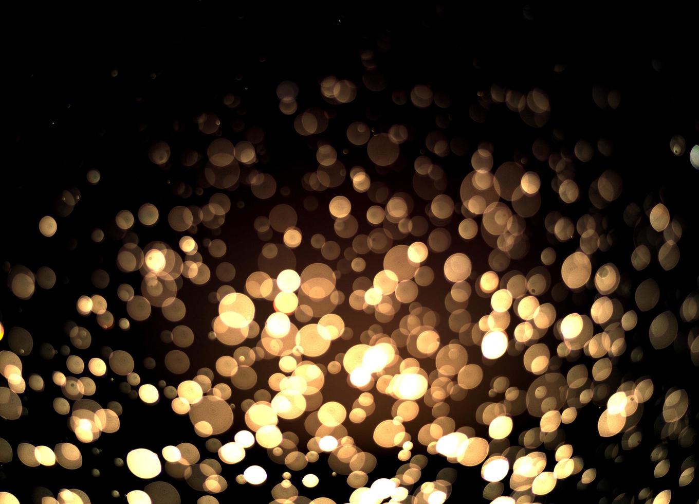 bokeh de ouro abstrato com fundo preto foto