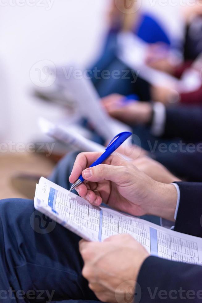 empresários tomando notas foto