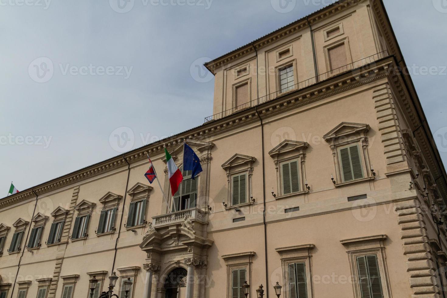 roma, o edifício da consulta na praça do quirinale. foto