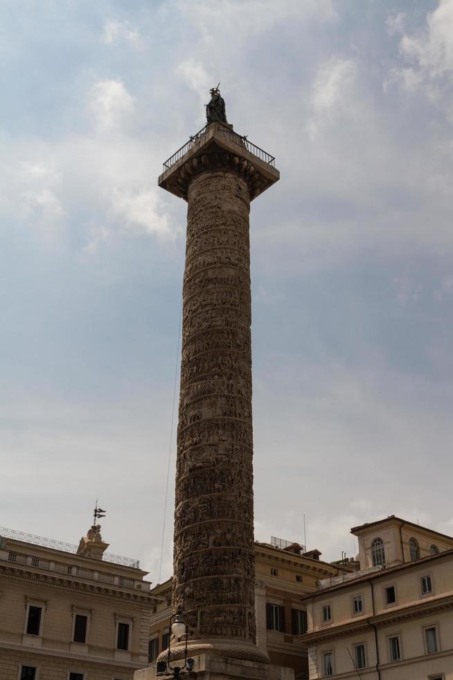 roma, itália, 2022 - roma, itália. detalhes arquitetônicos típicos da cidade velha foto