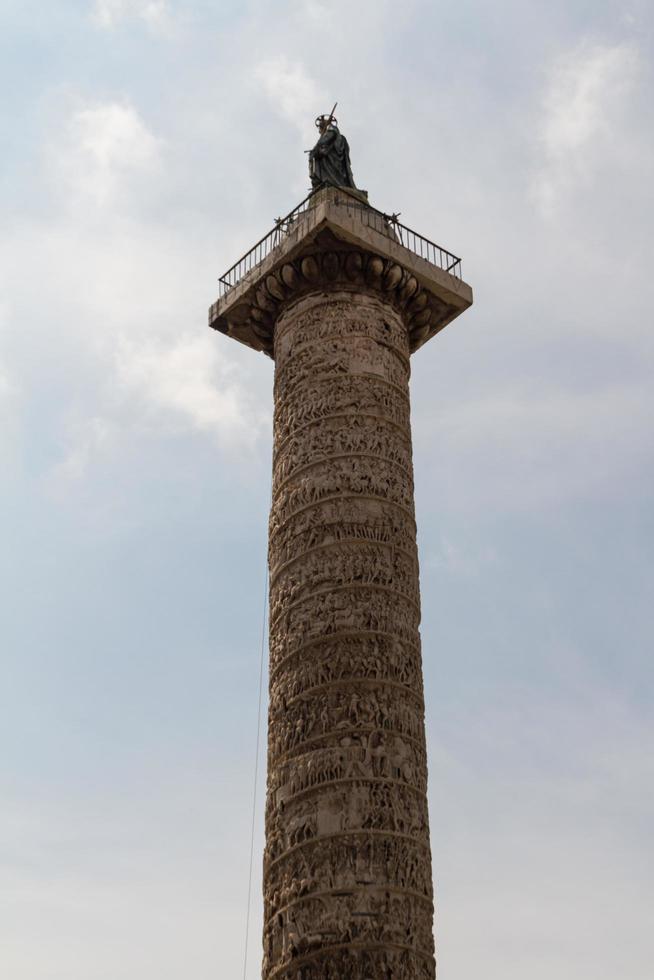 roma, itália, 2022 - roma, itália. detalhes arquitetônicos típicos da cidade velha foto