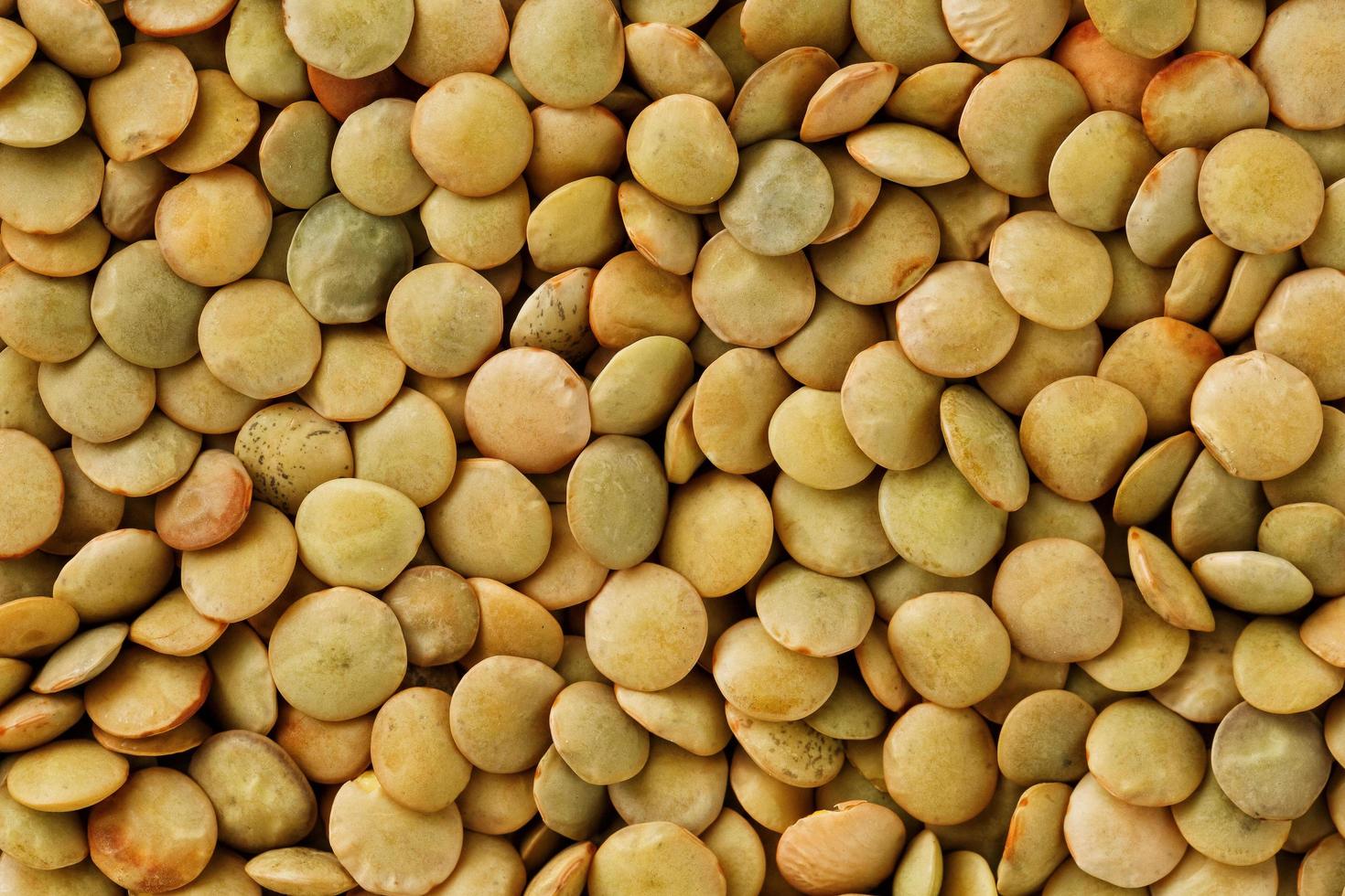 lentilhas. fundo de lentilhas. padrão de lentilhas verdes. lentilhas orgânicas naturais para alimentação saudável foto