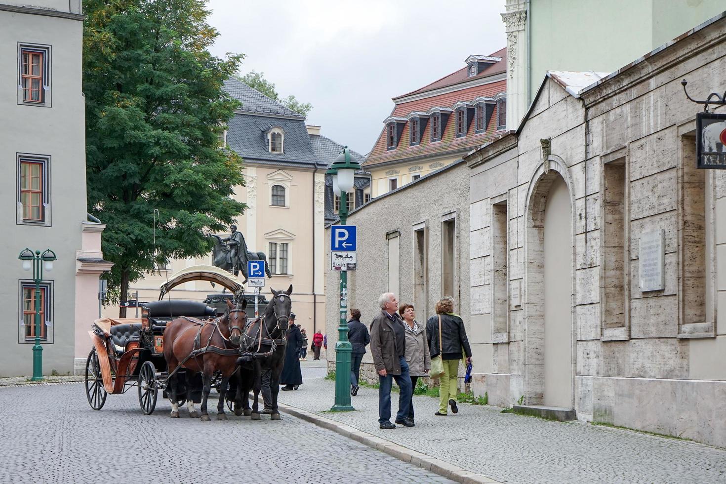 weimar, alemanha, 2014. cavalos e carruagem em weimar, alemanha foto