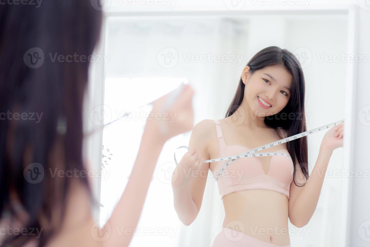 Menina no espelho foto de stock. Imagem de peito, atleticismo - 5363204