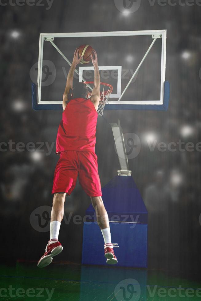 jogador de basquete em ação foto