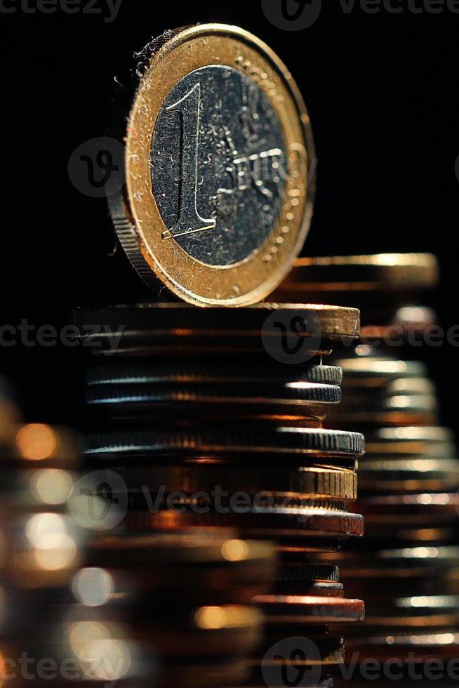 pilhas de moedas conceito dólares euro dólar taxa de câmbio economia foto