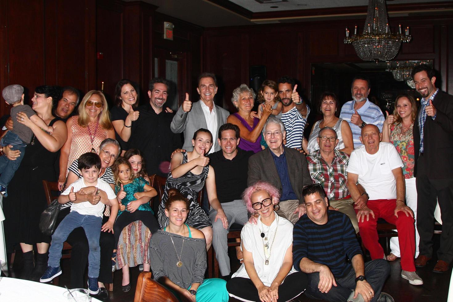 los angeles, 12 de julho - convidados na festa de aniversário de 40 anos de roy silver no maggiano s little itália em 12 de julho de 2013 em los angeles, ca foto