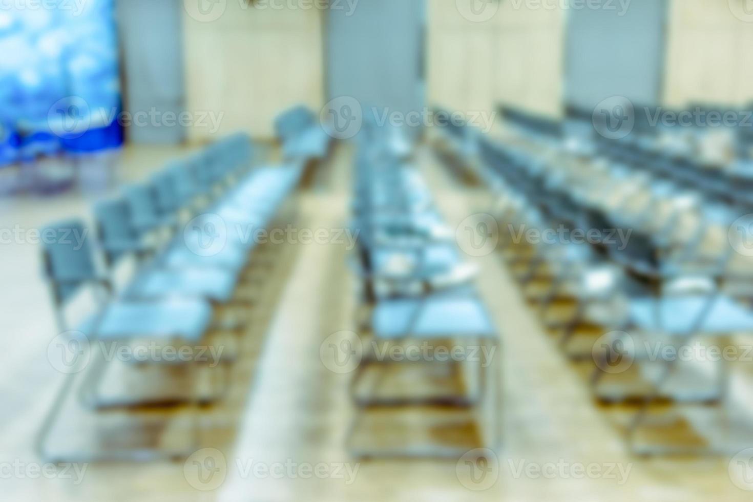 cadeira de desfoque abstrato no auditório, estilo de efeito vintage foto