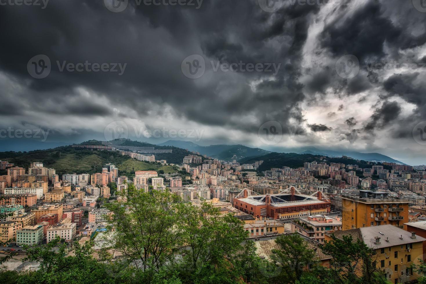 vista de genoa itália com o estádio foto