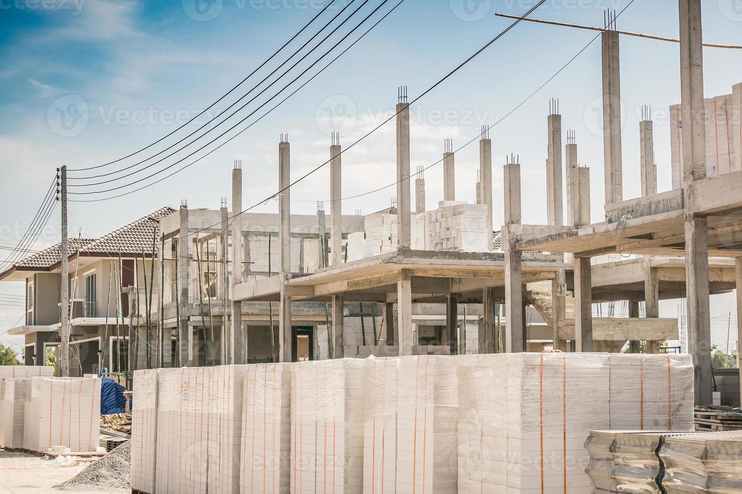 construção residencial nova casa em andamento no canteiro de obras foto