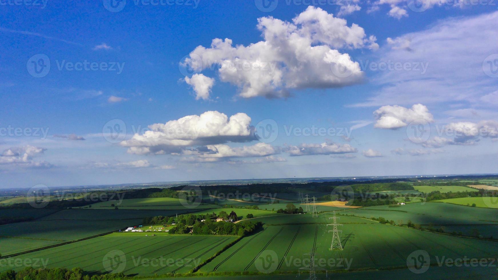 imagens aéreas e vista de alto ângulo do campo britânico, imagens do drone foto