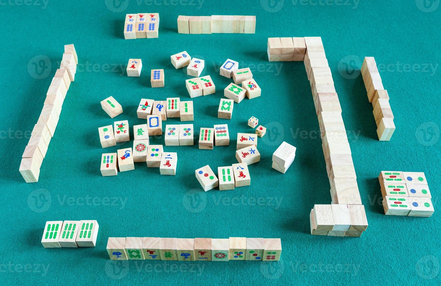 vista acima do tabuleiro do jogo de mahjong foto