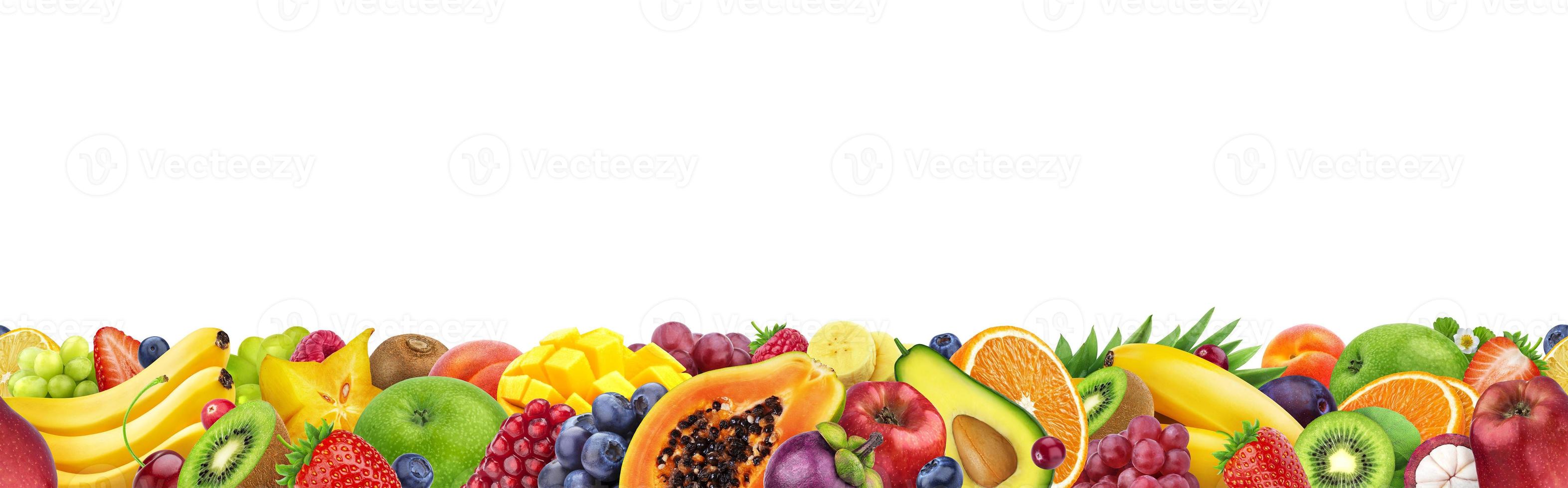 diferentes frutas isoladas no fundo branco com espaço de cópia foto