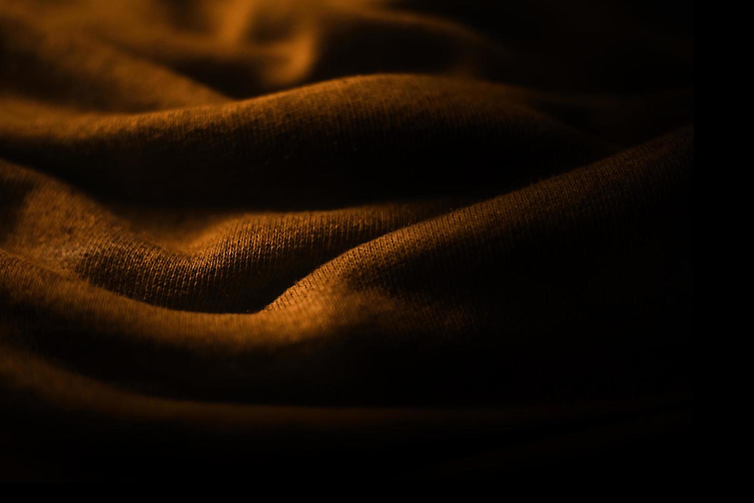 textura de pano de ouro premium elegante com fundo preto foto