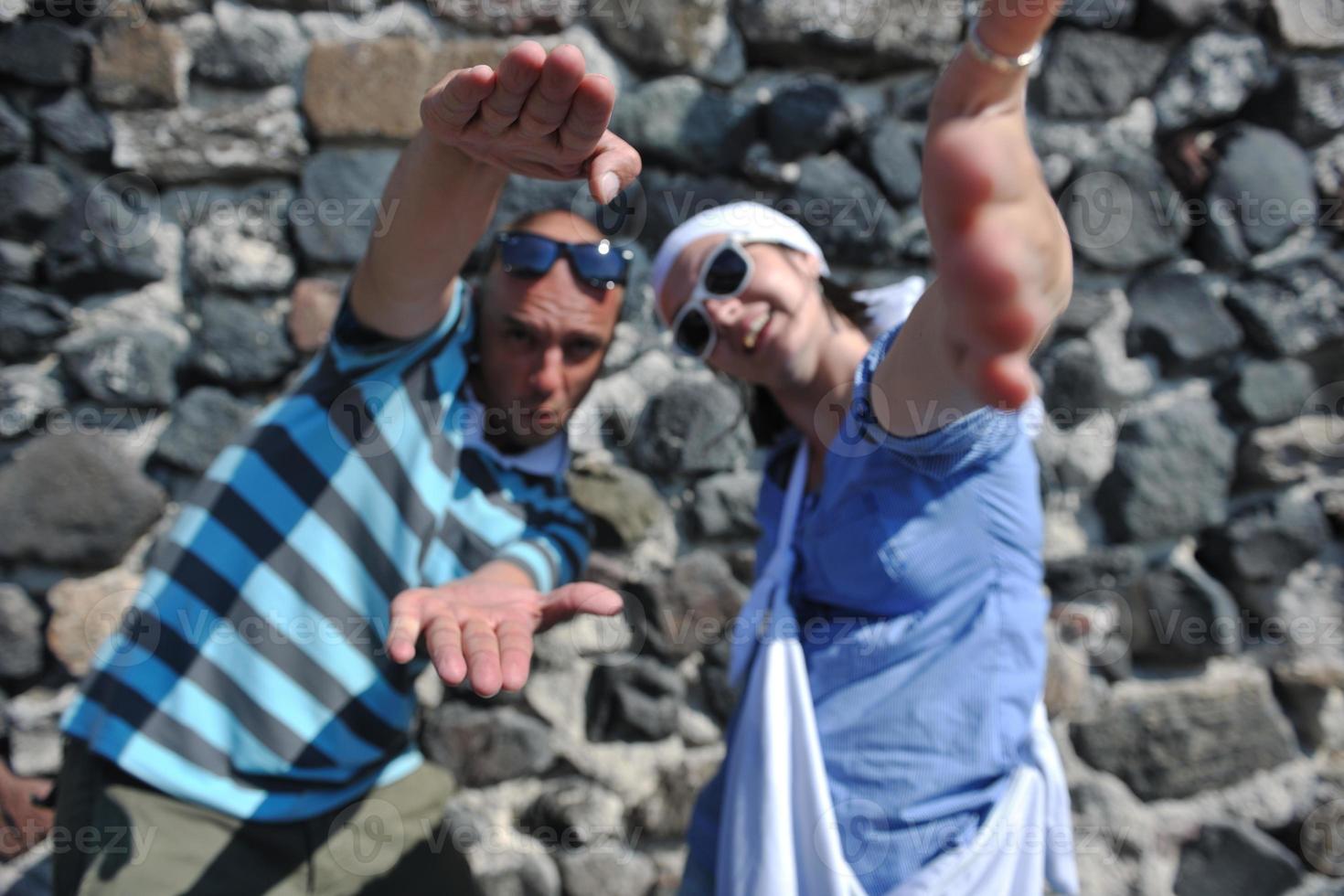 feliz casal jovem turistas na grécia foto