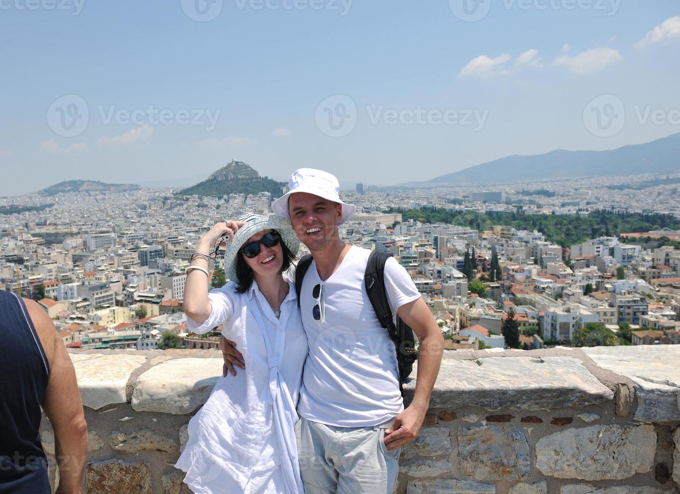 feliz casal jovem turistas na grécia foto