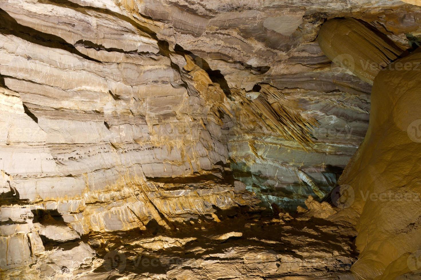 formações dentro da caverna gokgol, zonguldak, turquia foto