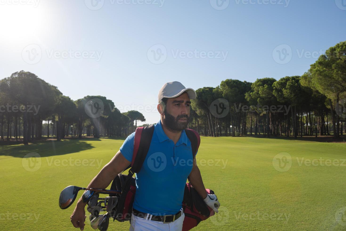 jogador de golfe andando foto