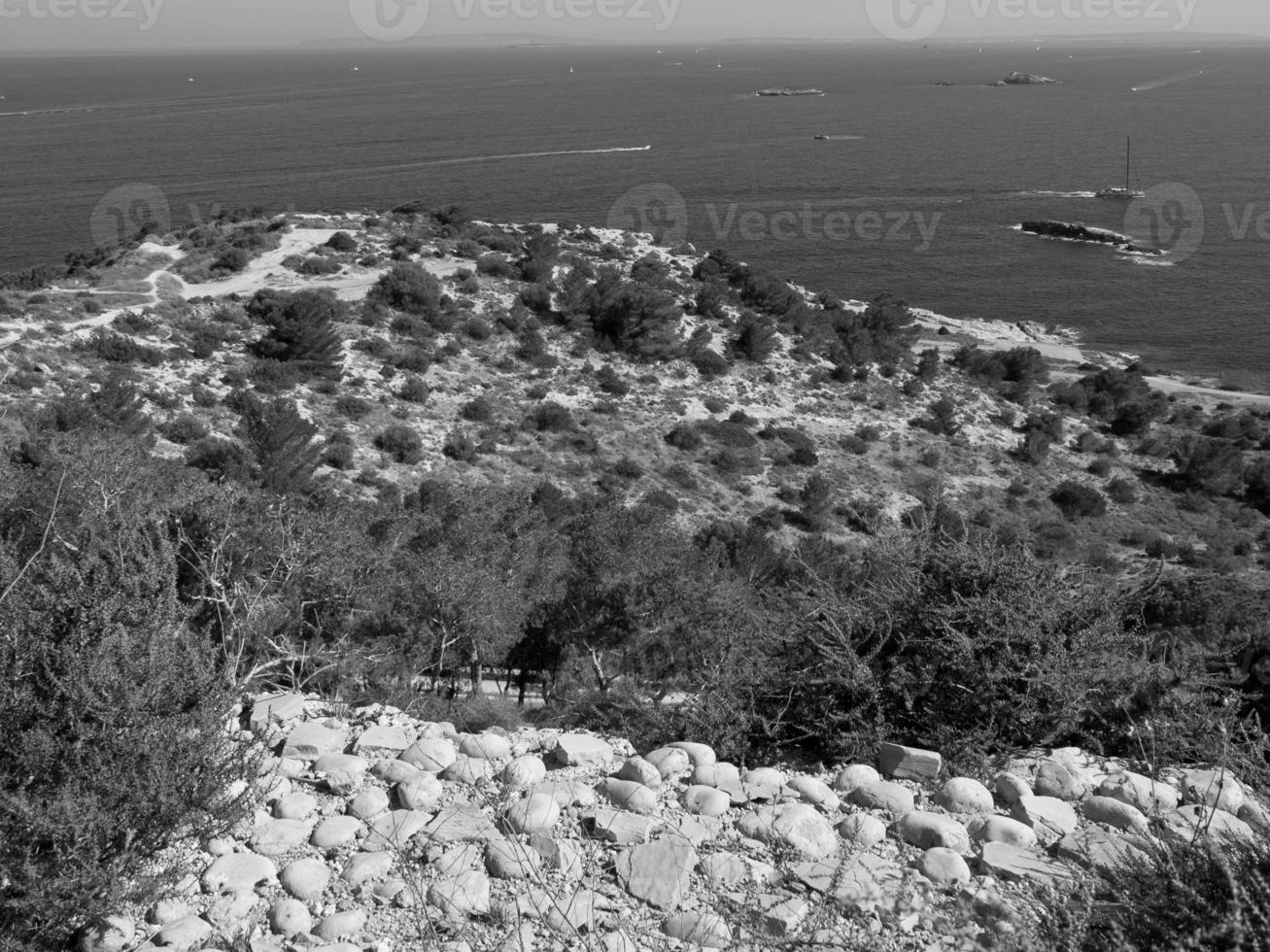 ilha de ibiza no mar mediterrâneo foto