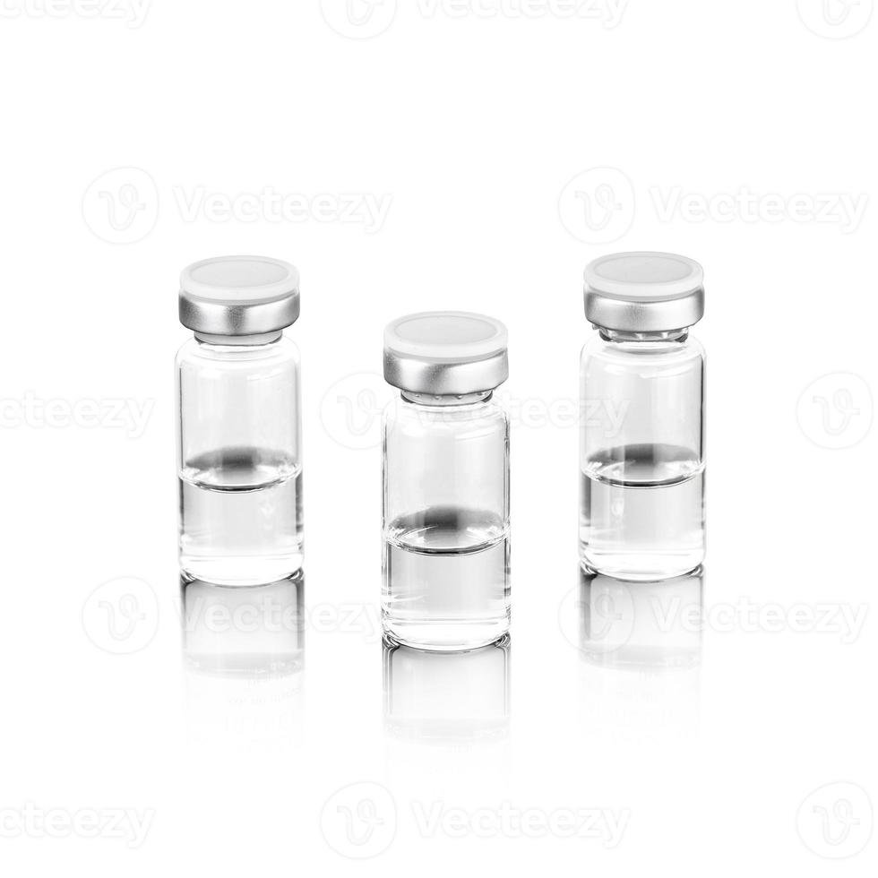 frasco de vidro transparente médico para vacinação. frasco de remédio para injeção isolado no fundo branco. foto