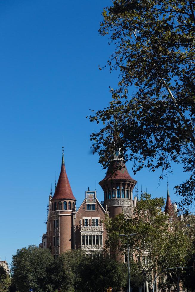 barcelona, espanha, 2022 - casa modernista como um castelo na cidade de barcelona foto