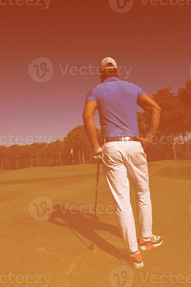 retrato de jogador de golfe de costas foto