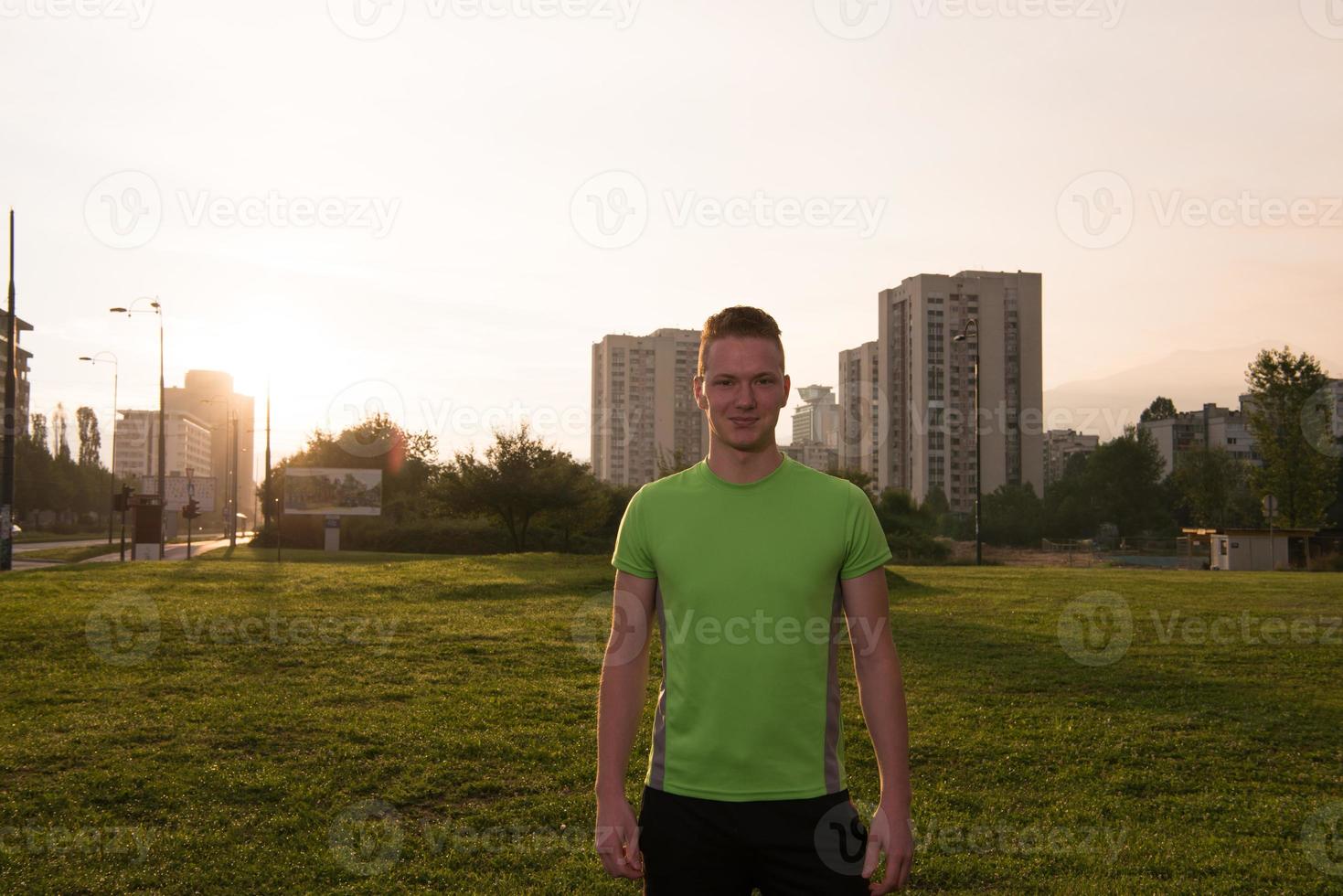 retrato de um jovem na corrida foto