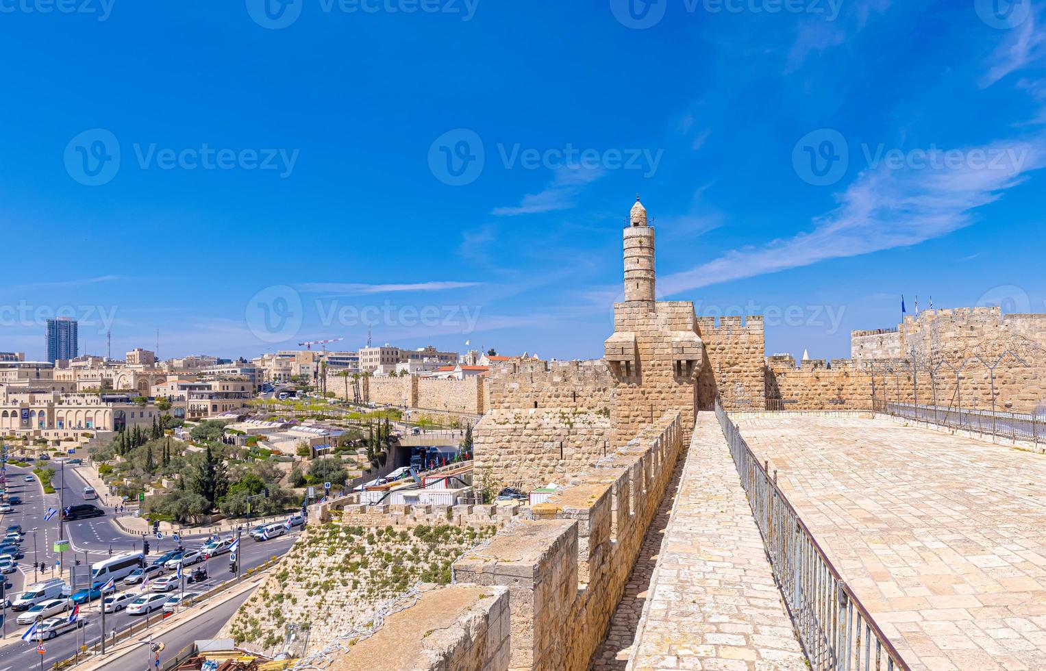 jerusalém, israel, muralhas cênicas caminham sobre as muralhas da cidade velha com vistas panorâmicas do horizonte foto