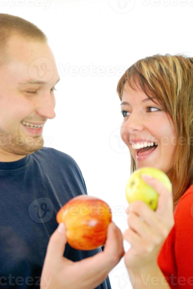 casal saudável com maçã foto