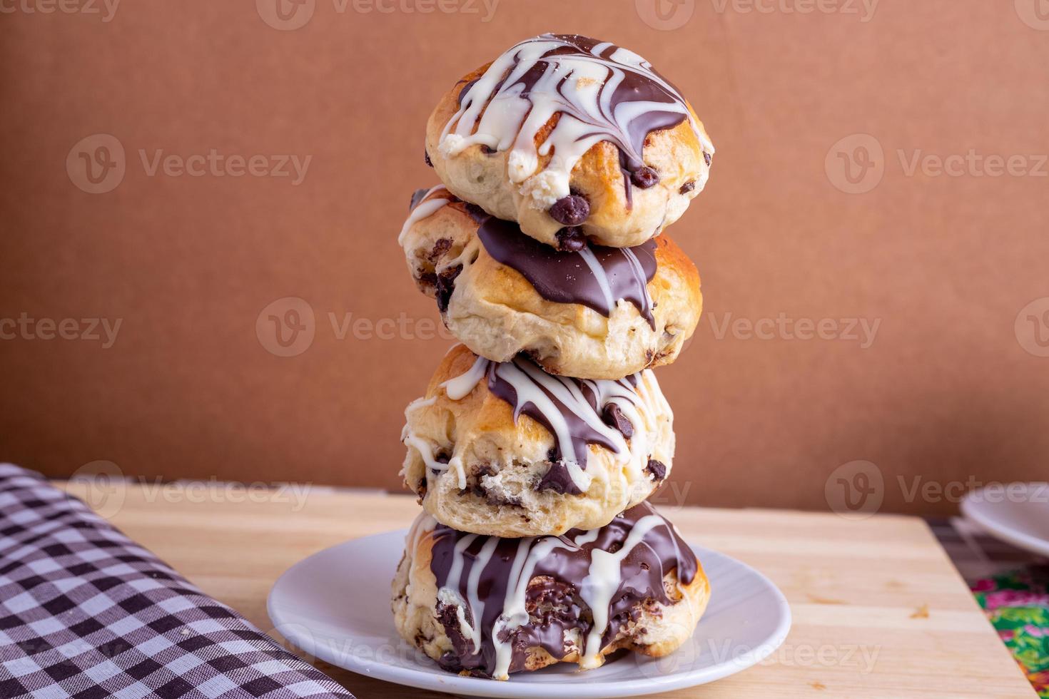 pão de brioche com chocolate foto