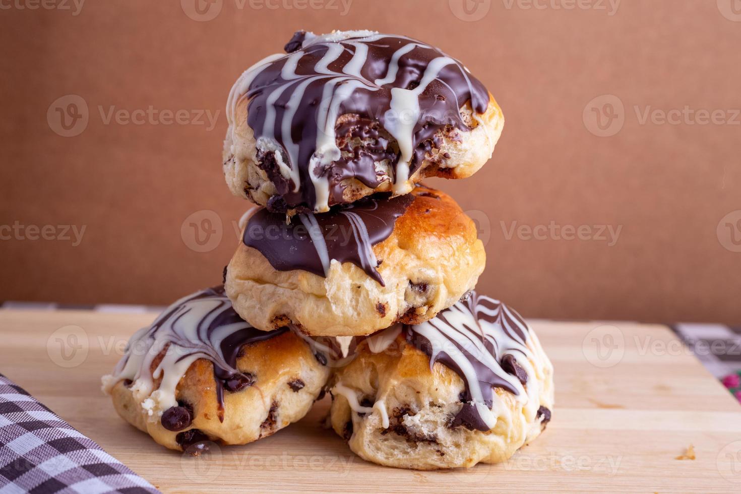 pão de brioche com chocolate foto