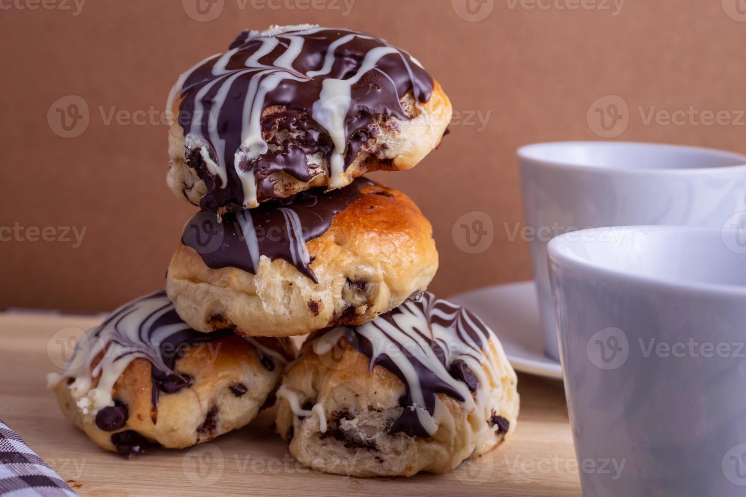 pão de brioche com chocolate foto