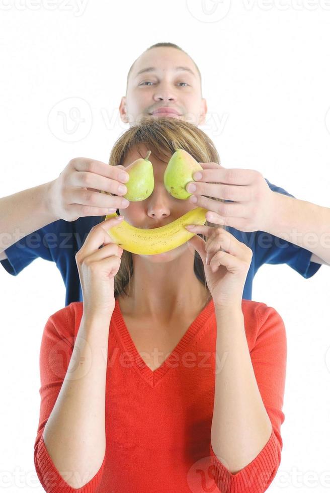 casal feliz e saudável com frutas foto