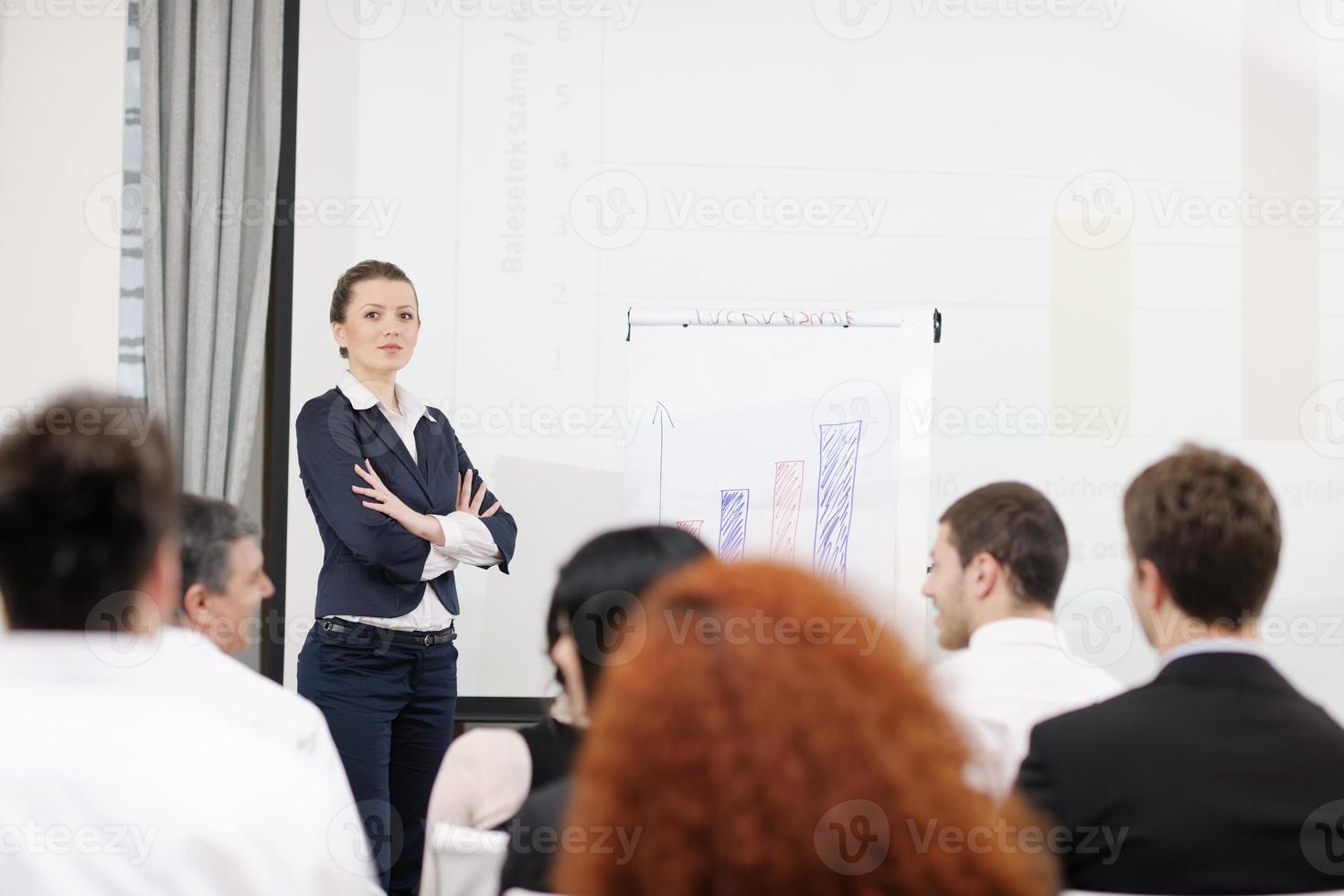 mulher de negócios, dando a apresentação foto